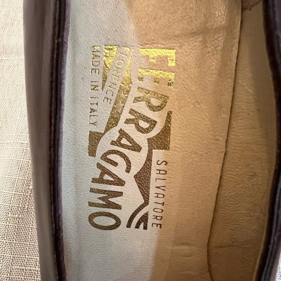SALVATORE FERRAGAMO Vintage Women’s Burgundy Pumps, Made in Italy, Size 9 - Picture 4 of 9